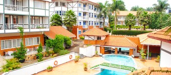 Mosa Court Apartments