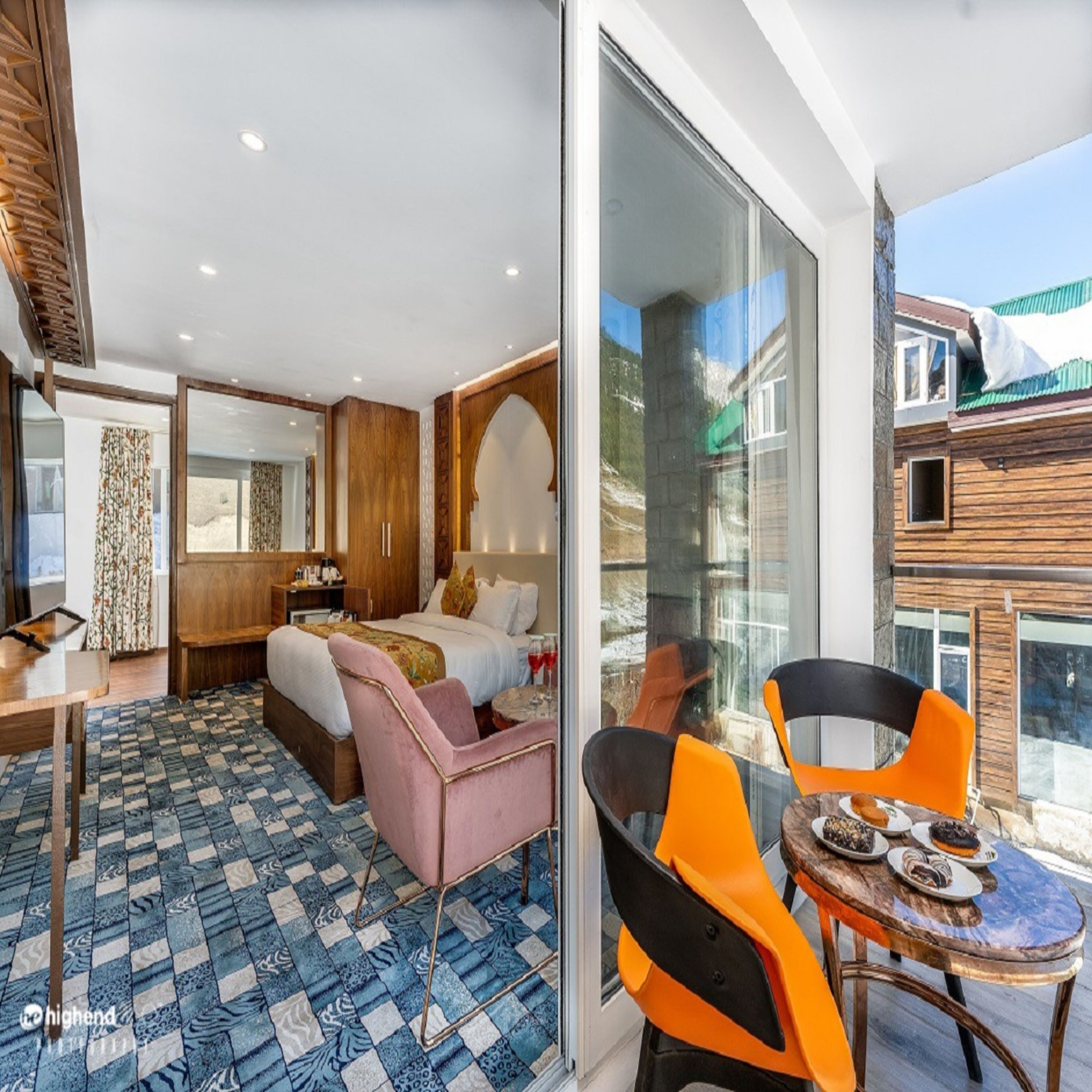 Premium Delight | Laptop workspace, free WiFi, bed sheets