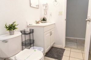 Vasca, asciugacapelli, asciugamani