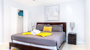 3 Schlafzimmer, Schreibtisch, Bügeleisen/Bügelbrett, WLAN