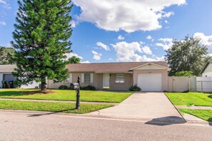 Exterior - Brand NewPainted Vacation Hse NrUCF PetsOK Fenced (Orlando)