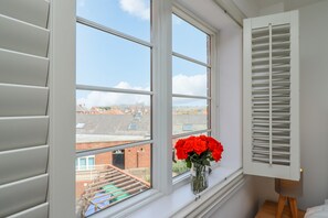2 phòng ngủ, trang trí khác biệt 