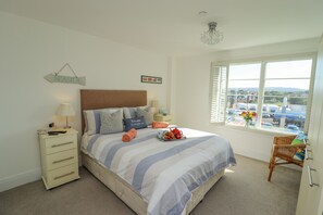 2 bedrooms, individually decorated, individually furnished, free WiFi - Above &amp; Beyond (Whitby)