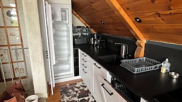 Gite Marmotte, sauna & hamam, vue montagne | Private kitchen | Full-size fridge, microwave, oven, stovetop