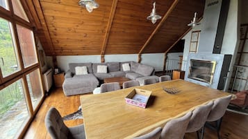 Gite Marmotte, sauna & hamam, vue montagne | Living area | Fireplace, books