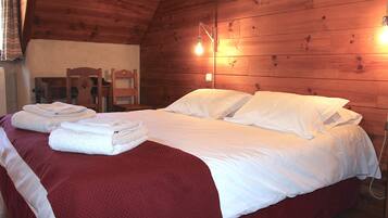 Gite Marmotte, sauna & hamam, vue montagne | 4 bedrooms, Tempur-Pedic beds, individually decorated