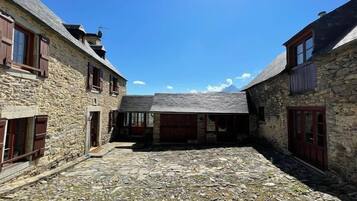 Mặt tiền nơi lưu trú