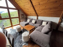 Gite Marmotte, sauna & hamam, vue montagne | Living area | Fireplace, books