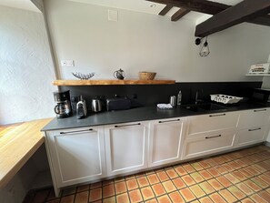 Gite Mouflon,bain à remous, vue montagne | Cuisine privée | Grand réfrigérateur, micro-ondes, four, plaque de cuisson