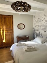 Gite Mouflon,bain à remous, vue montagne | 4 bedrooms, Tempur-Pedic beds, individually decorated