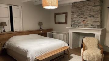 Gite Mouflon,bain à remous, vue montagne | 4 bedrooms, Tempur-Pedic beds, individually decorated