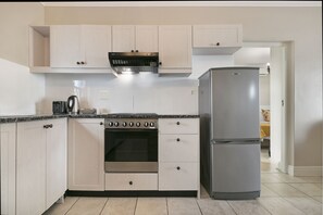 House (1 Bedroom) | Private kitchen | Toaster