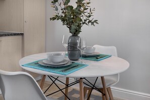 Appartement (1 Bedroom) | Salle à manger