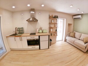 Fridge, microwave, stovetop, coffee/tea maker - Beach Corner Studios | Vinaros | 1 minute from the beach (Vinaròs)