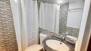 Bathroom - Akbar's Hotel (Dhaka)