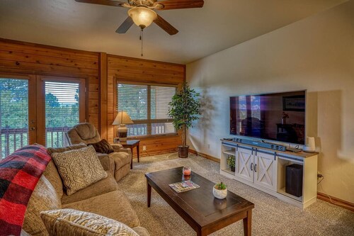 Golf course condo with A/C