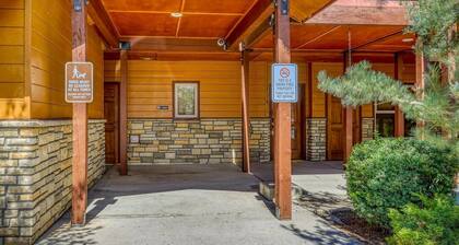 Golf course condo with A/C