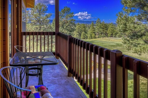 Cozy Golf course condo with A/C