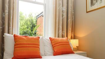 Cottage | 2 bedrooms, individually decorated, individually furnished, free WiFi