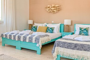 In-room safe, desk, iron/ironing board, travel cot - Lesina, peace and tranquillity a staircase away from Vrboska fishermen harbour  (Vrboska)