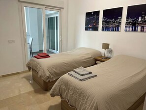 3 bedrooms, desk, iron/ironing board, free WiFi