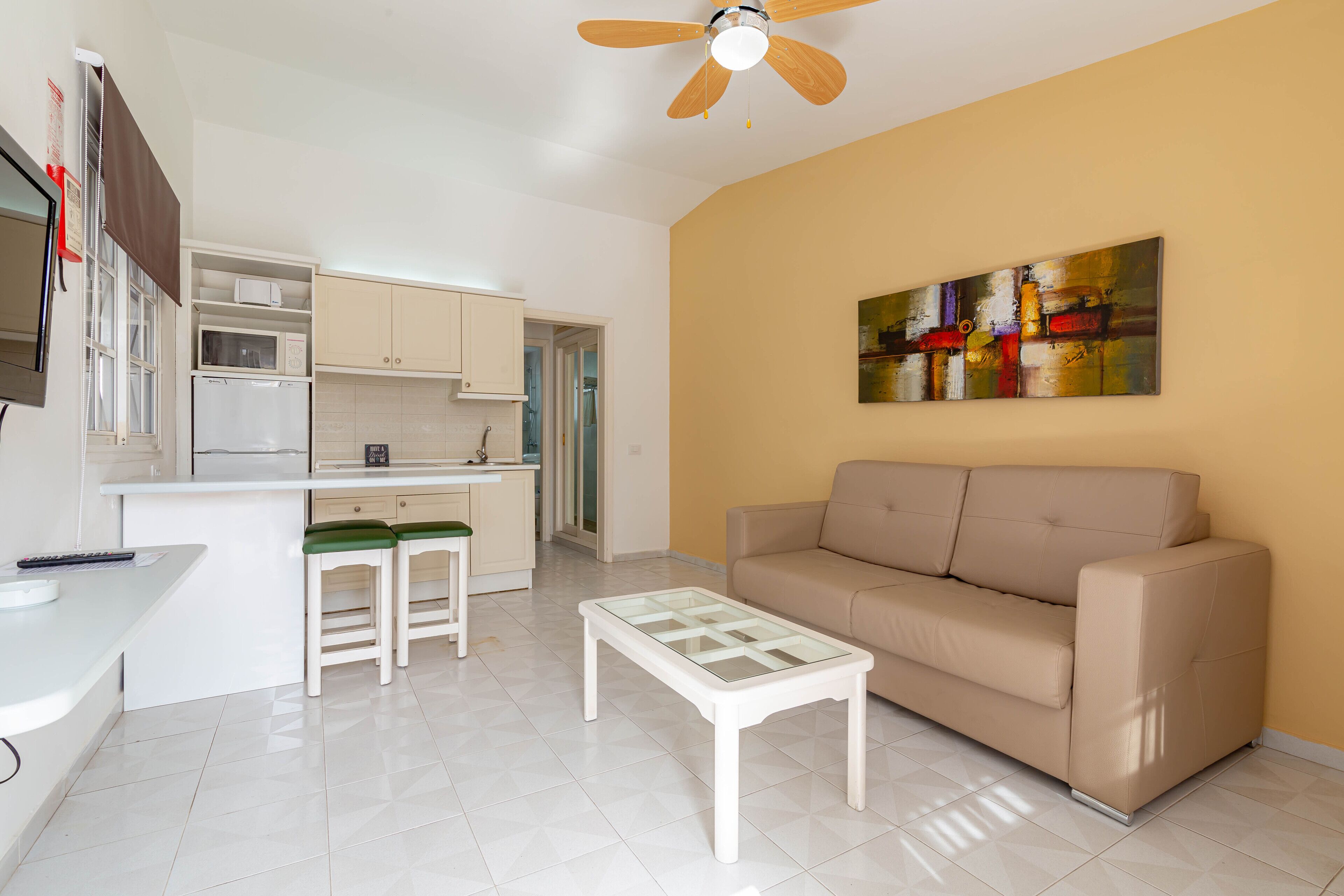 Basic Bungalow | Living area