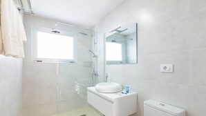 A modern bathroom with a glass-enclosed shower, a white sink, and a toilet. - Vista Verde Adult Only (San Bartolomé de Tirajana)