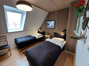 2 bedrooms, in-room safe, desk, laptop workspace