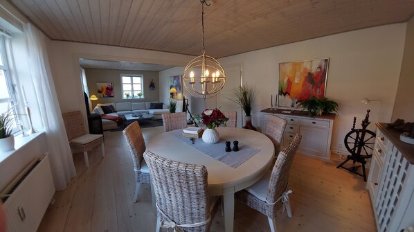Repas dans la chambre