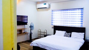 2 Schlafzimmer, Schreibtisch, Bügeleisen/Bügelbrett, kostenloses WLAN