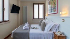 1 Schlafzimmer, Schreibtisch, Reisekinderbett, kostenloses WLAN