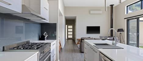 Micro-ondes, four, plaque de cuisson, lave-vaisselle