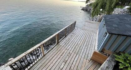 Waterfront Cottage facing Lake Ontario with 3 bedrooms, two bathrooms