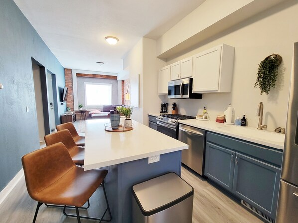 Refrigerador, microondas, horno, placa de cocina