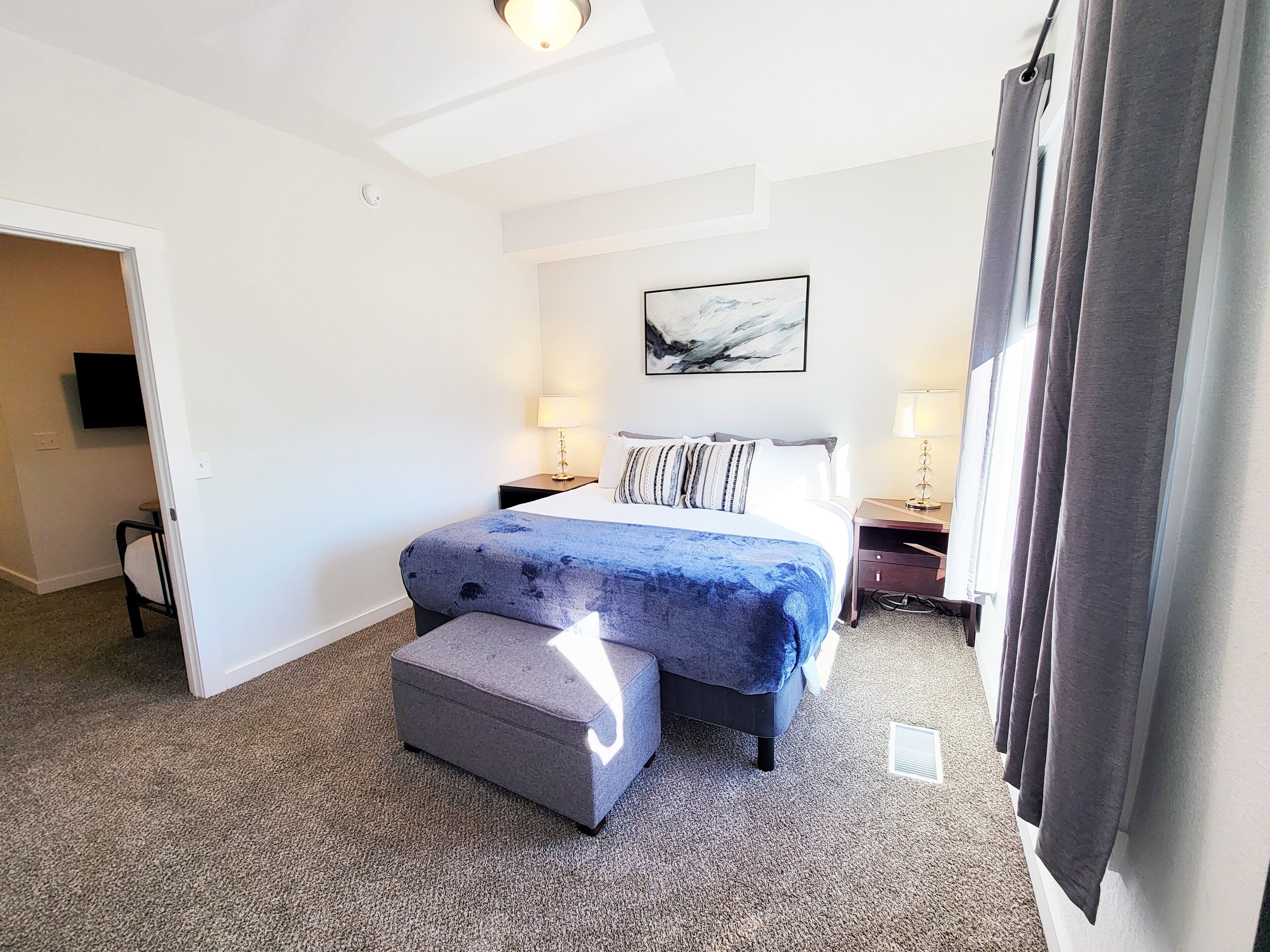 2 bedrooms, iron/ironing board, WiFi, bed sheets