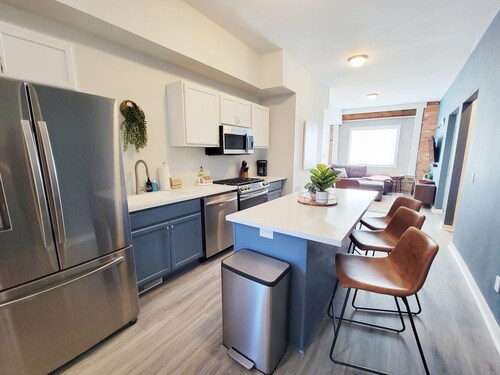 Stay Lincoln Park 2 | Craft District Condo