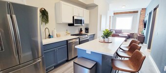 Stay Lincoln Park 2 | Craft District Condo