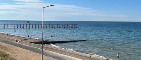 Plage, chaises longues