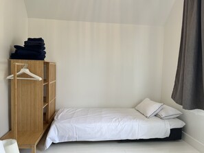 2 camere, una scrivania, ferro/asse da stiro, Wi-Fi gratuito