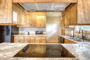 Fridge, microwave, oven, stovetop - The Ranch House - Pet Friendly, great ATV trail ac (Piedmont)