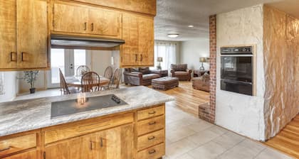 The Ranch House - Pet Friendly, great ATV trail ac