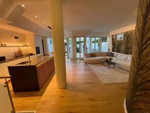 Smart TV, books - Luxurious loft with large sun terrace and sauna (München)