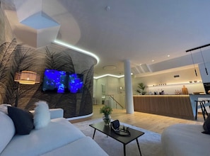 Smart TV, books - Luxurious loft with large sun terrace and sauna (München)