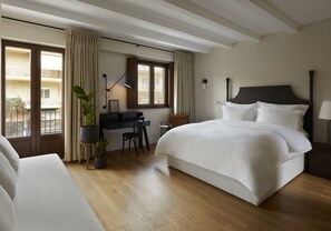 Chambre Double Deluxe (Meteora View) | Literie de qualité supérieure, couette en duvet d'oie