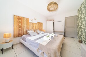 3 chambres, fer et planche à repasser, lit parapluie, Wi-Fi gratuit