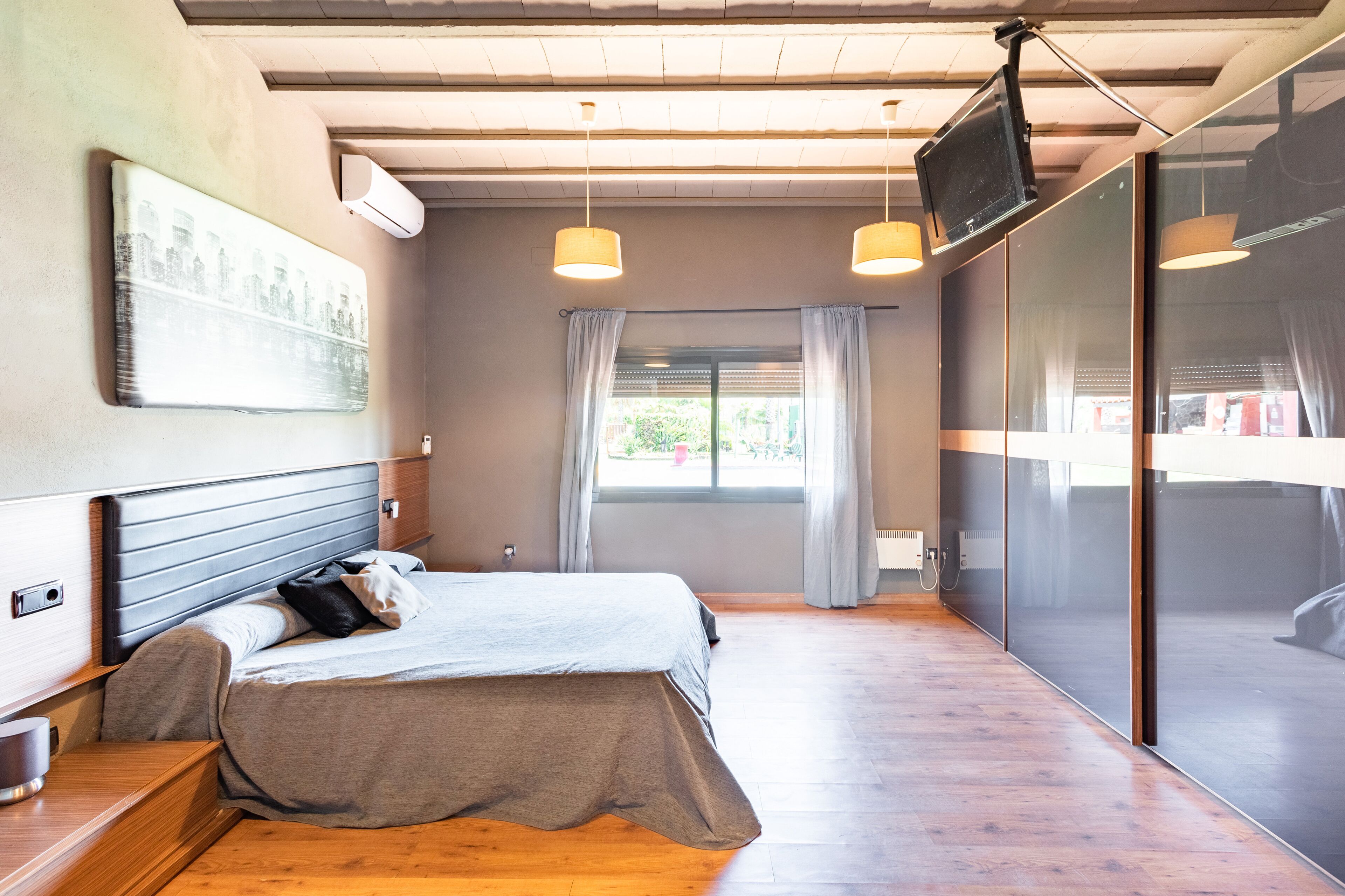 12 dormitorios, tabla de planchar con plancha, wifi y ropa de cama