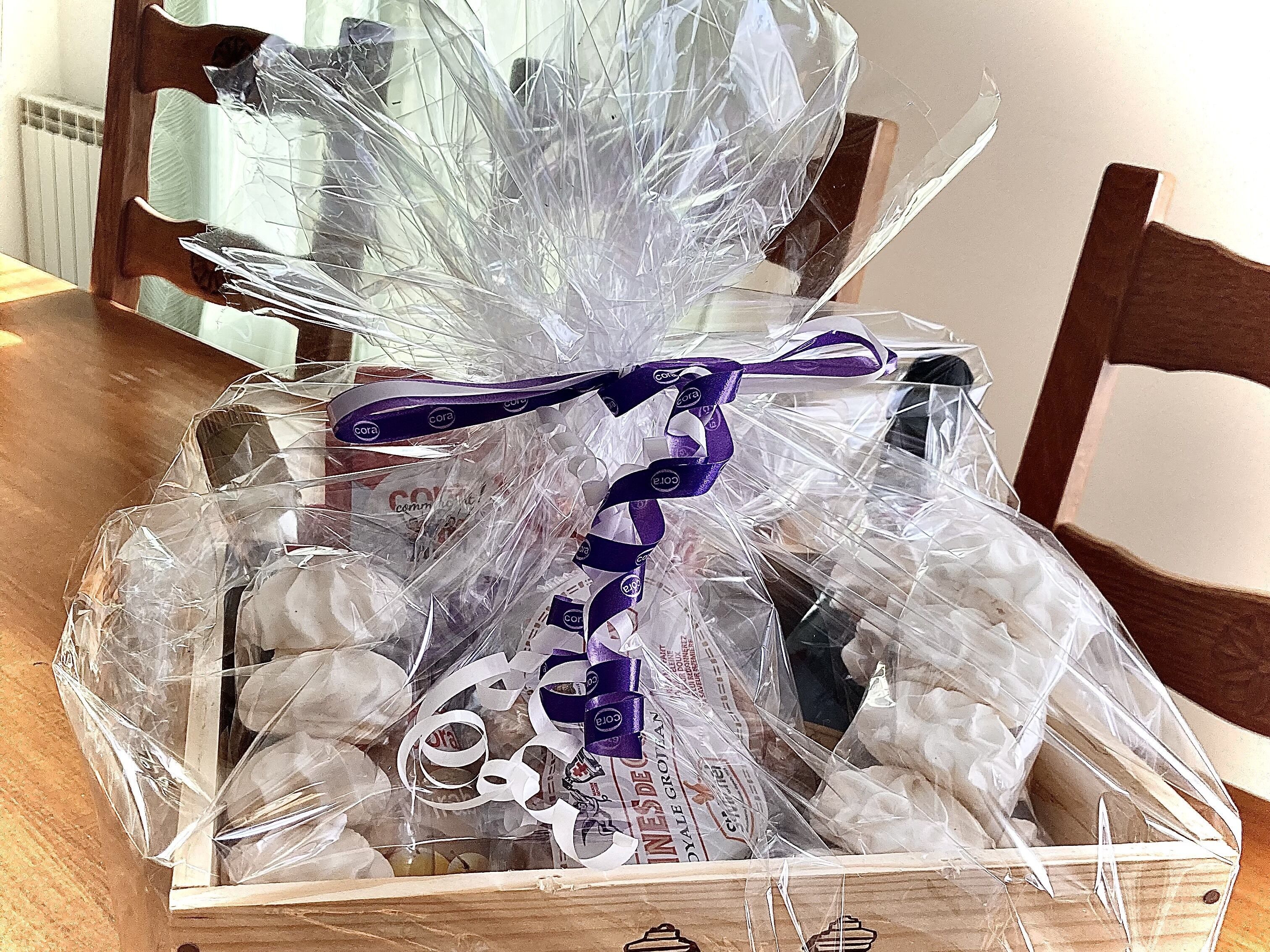 4 chambres, bureau, fer et planche à repasser, lit parapluie