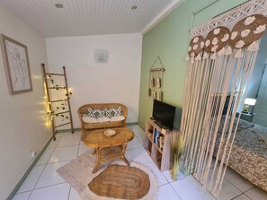 1 bedroom, travel crib, free WiFi, bed sheets