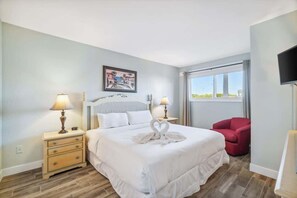 1 dormitorio, tabla de planchar con plancha, wifi y ropa de cama