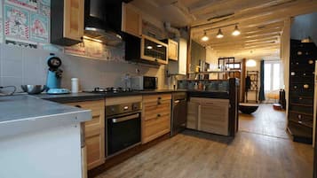 Réfrigérateur, micro-ondes, four, plaque de cuisson